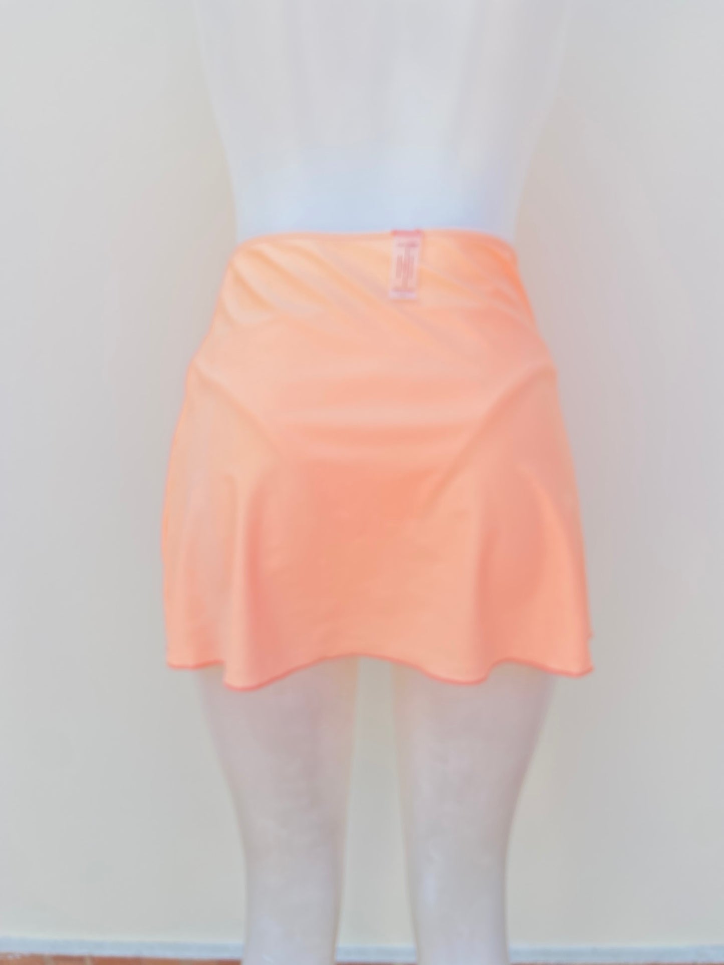 Set de falda salida y biquini panti de playa, naranja claro, con lazos ajustables en la falda.