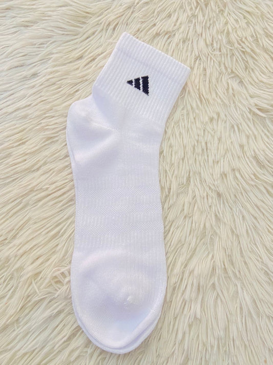 Medias ADIDAS original, blanca con logotipo Adidas arriba, con diseño de líneas, MÁS ALTAS.