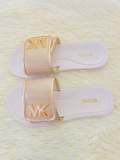 Sandalias MICHAEL KORS original, dorado con blanco y letras MK al lado.