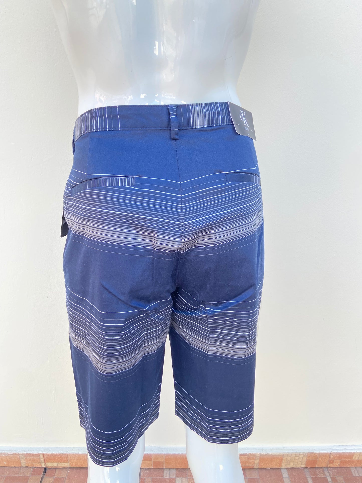 Bermuda CALVIN KLEIN original, azul marino y rayas en color blanco y gris, 98% algodón.
