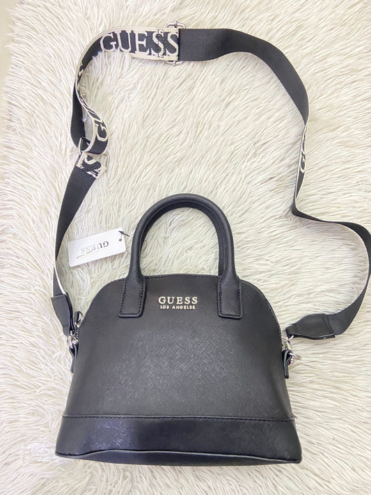 Cartera GUESS Original en color negra con letra de la marca Guess los angeles al frente, en el interior tela con estampado de la marca, Corrra adicional