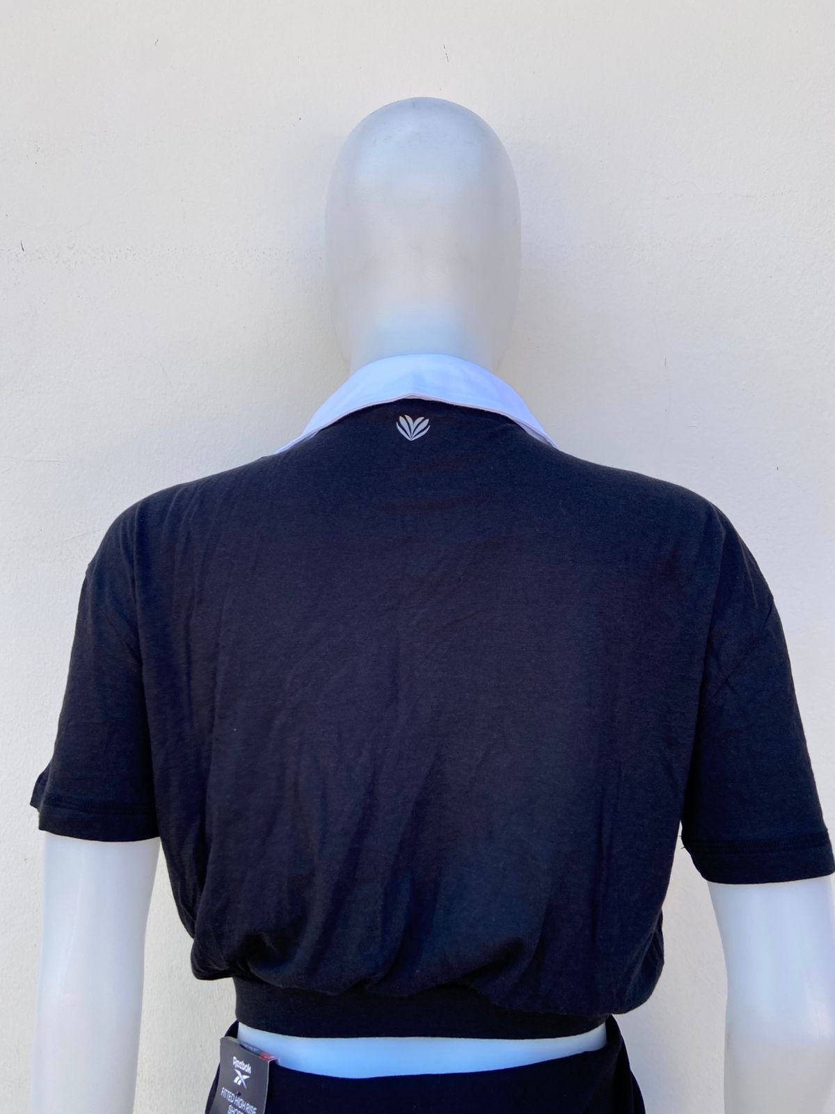 Polocher/Top Forever 21 Original en color negro con cuello blanco