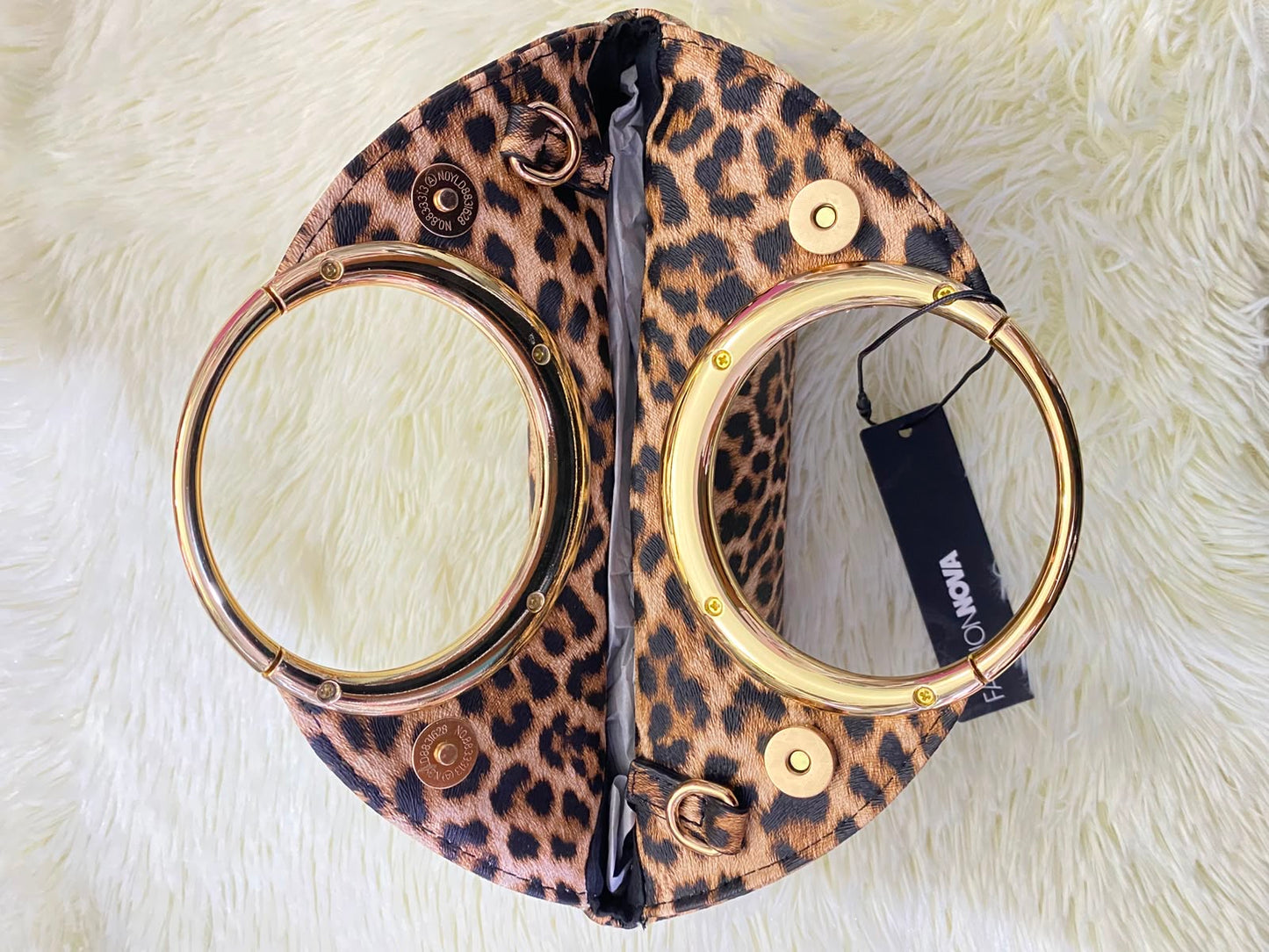 Cartera, marron con estampado de animal print y Cadena adicional.