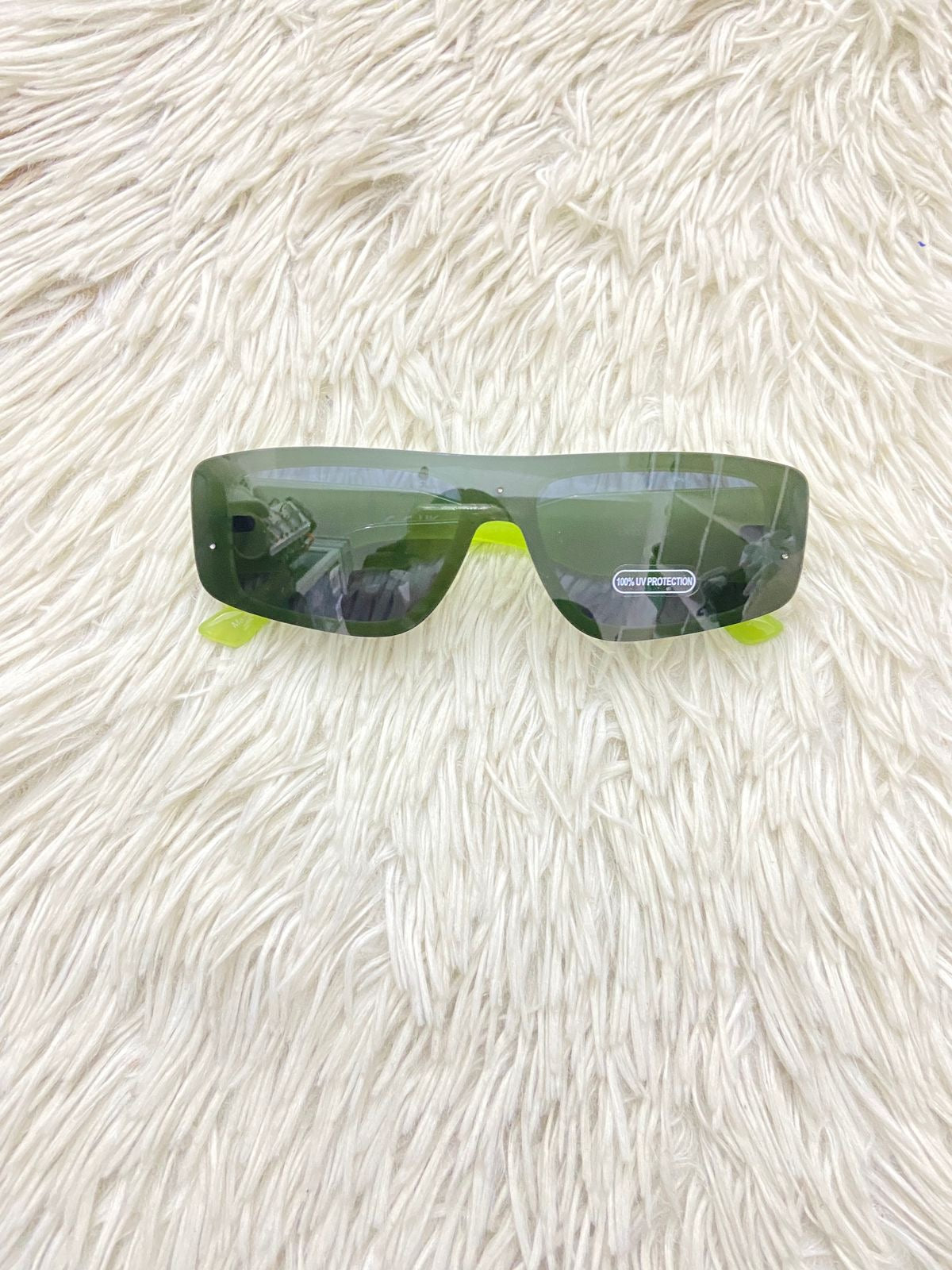 Lentes Fashion Nova original, verde olivo con micas negras.