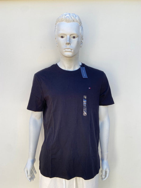 T-shirt TOMMY HILFIGER Original, en color negro con logotipo de la marca en el lado en pequeño.