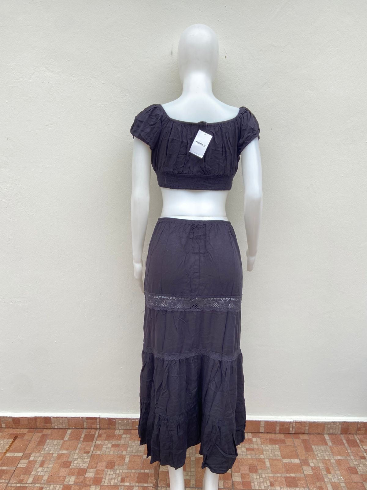 Conjunto Forever 21 original, negro de falda y top en encaje.