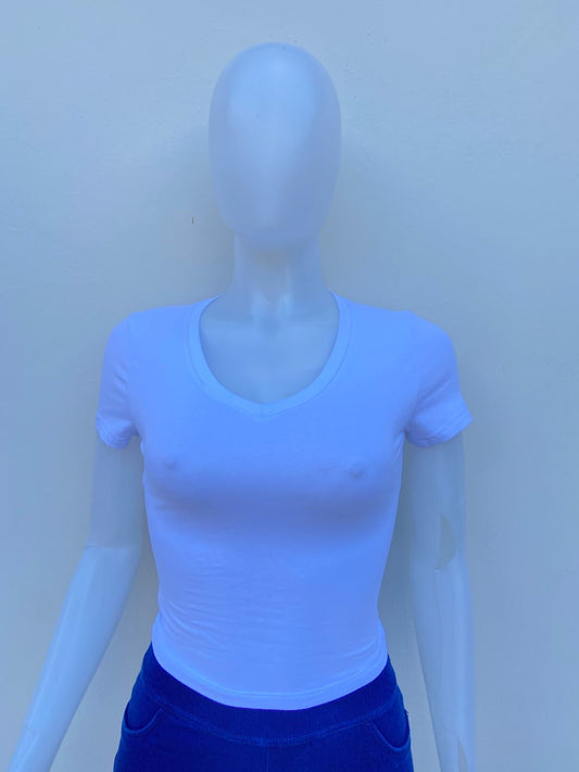 Top, blanco liso con escote en V.