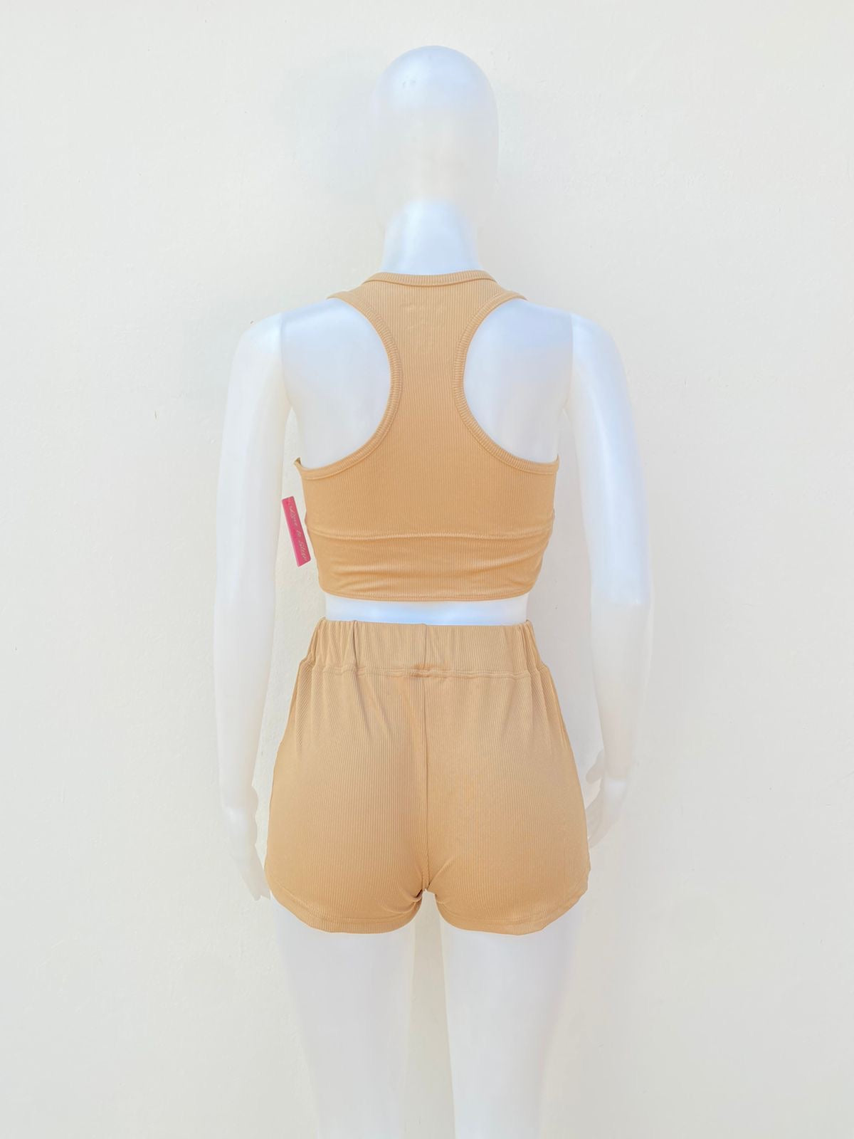 Conjunto Fashion Nova/ Love to Sleep original, crema (TAN), de short y top.