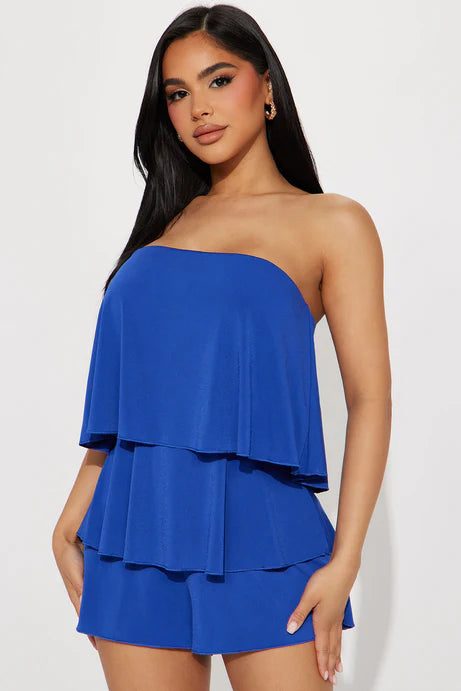 Enterizo azul rey, con vuelos.