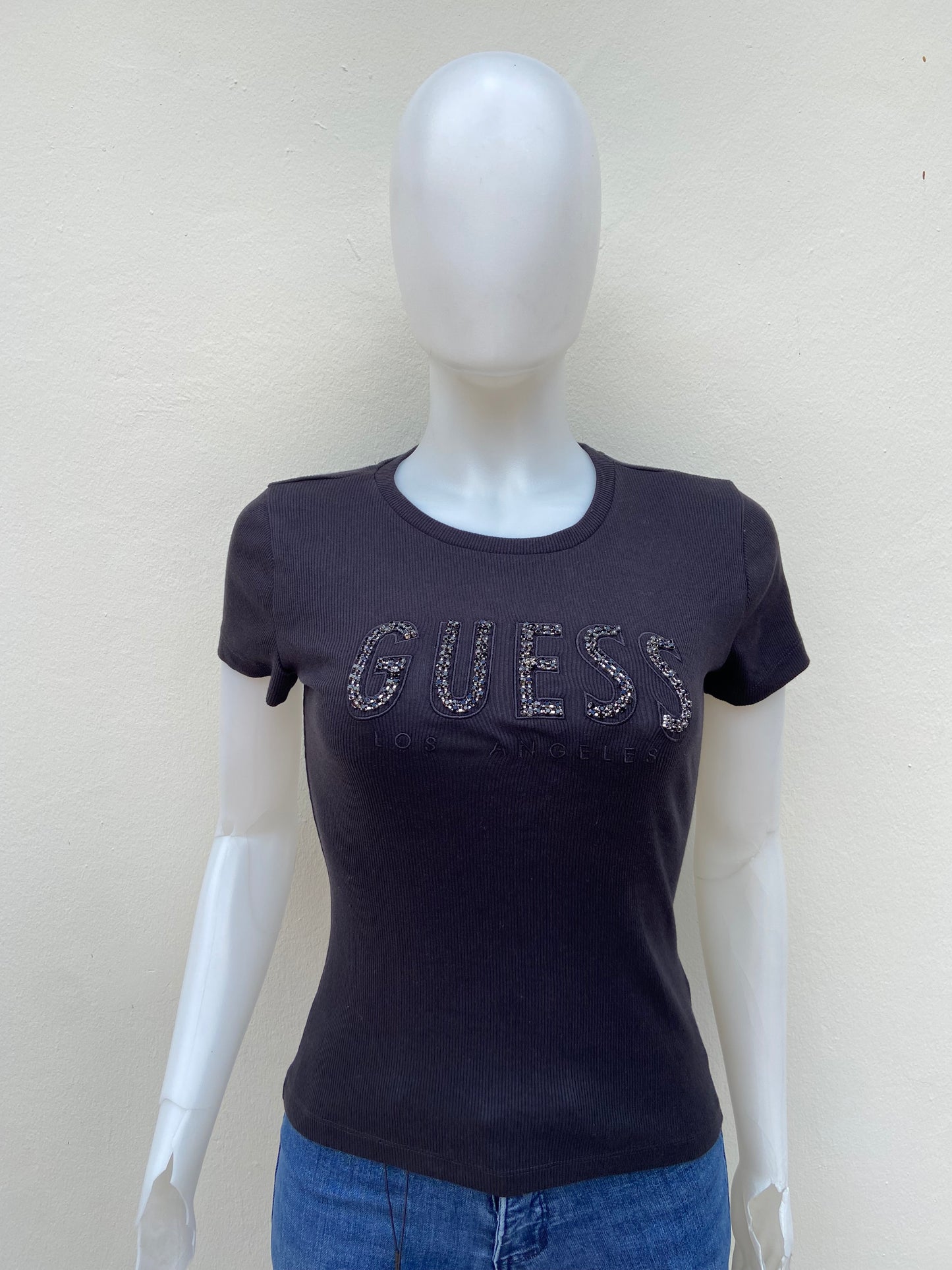 T-shirt GUESS original, negro con letras en piedras GUESS LOS ÁNGELES.