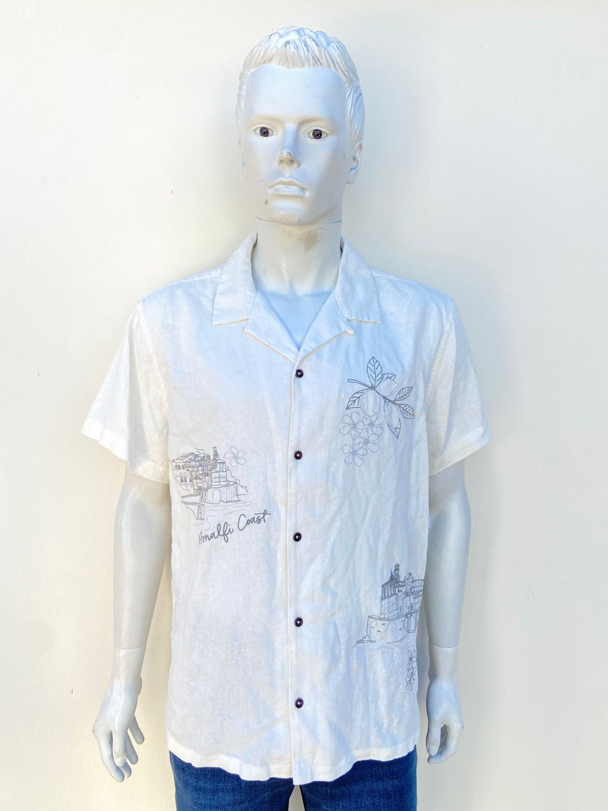 Camisa AEROPOSTALE original, blanco hueso, con bordado de flores, en tela lino fresco.