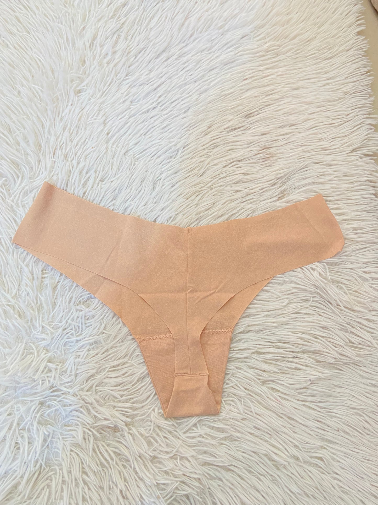 Panti PINK original nude liso con letras PINK al lado, diferente tono.