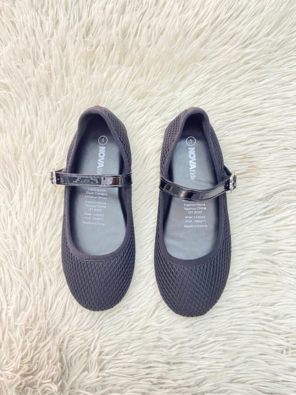 Zapatos/Bailarinas en color negro con lazo ajustable en el medio