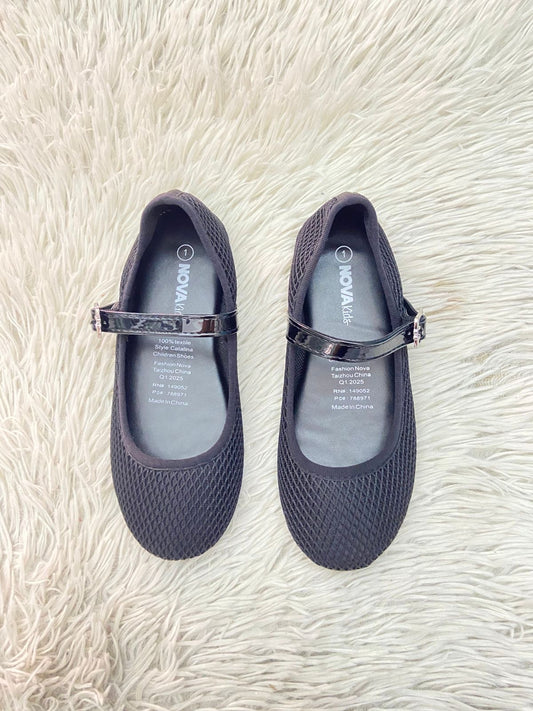 Zapatos/Bailarinas en color negro con lazo ajustable en el medio