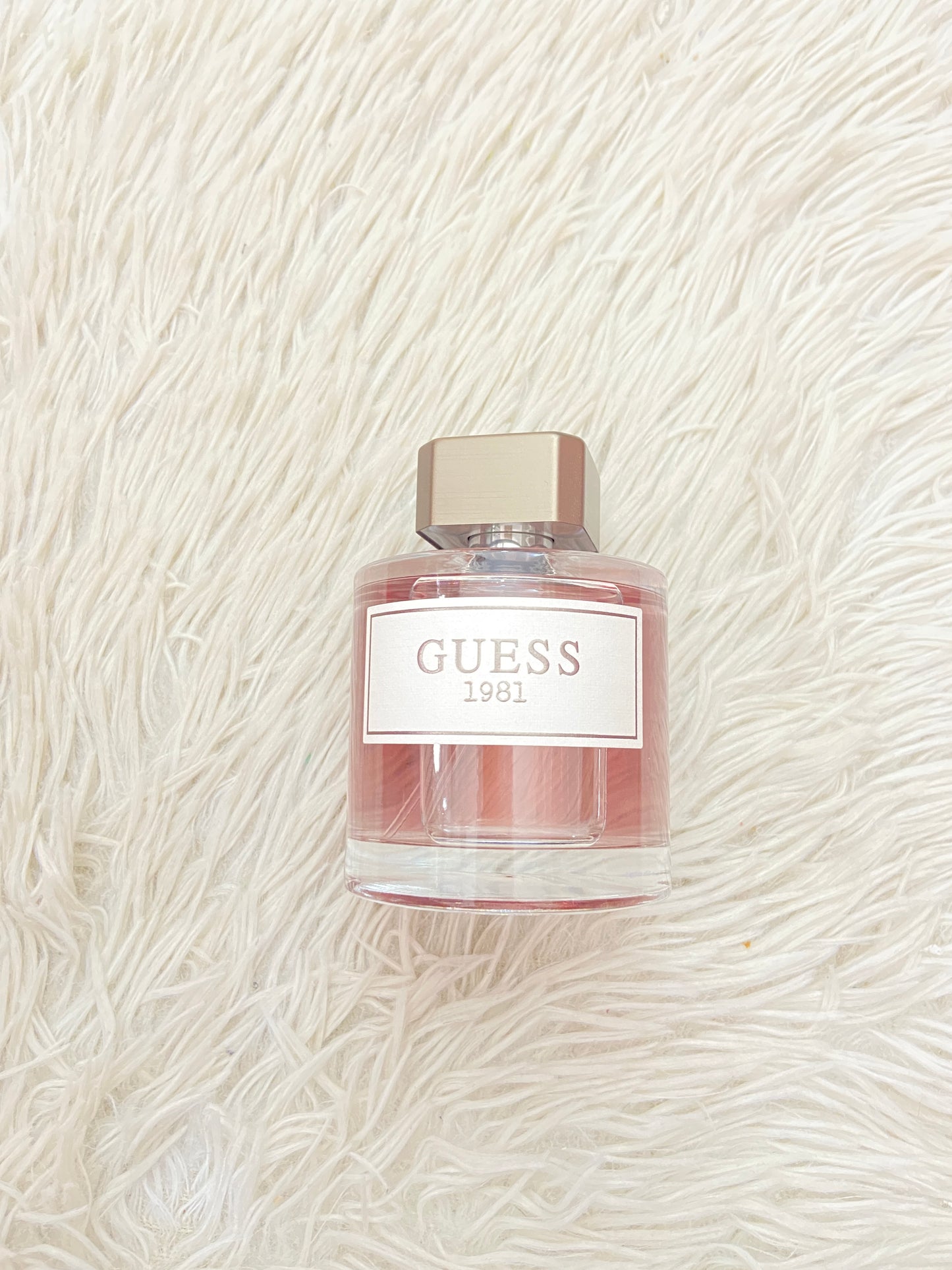 Set Guess 1981 original, de desodorante, gel de baño y perfume.