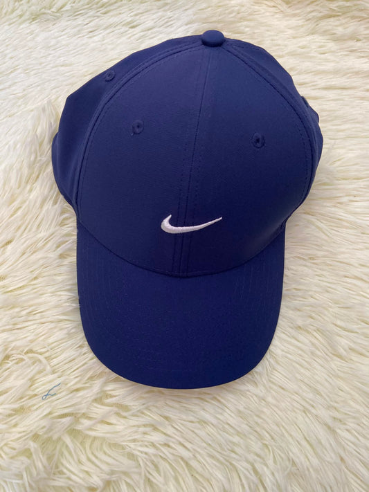 Gorra NIKE original, azul marino con logotipo de la marca NIKE en color blanco.