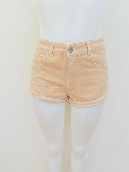 Short Forever 21 Original en color crema (beige) en pana