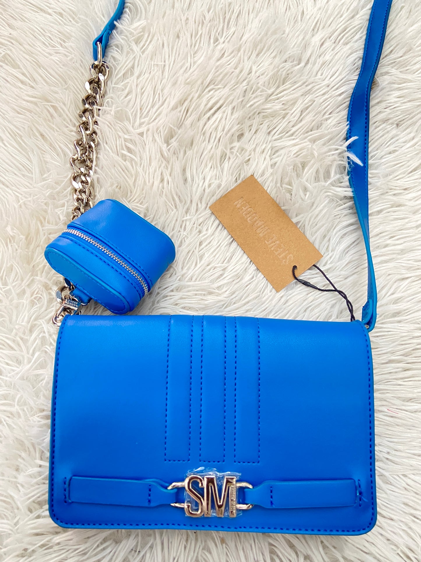 Cartera STEVE MADDEN original azul con placa en color plateado y mini cartera adicional.