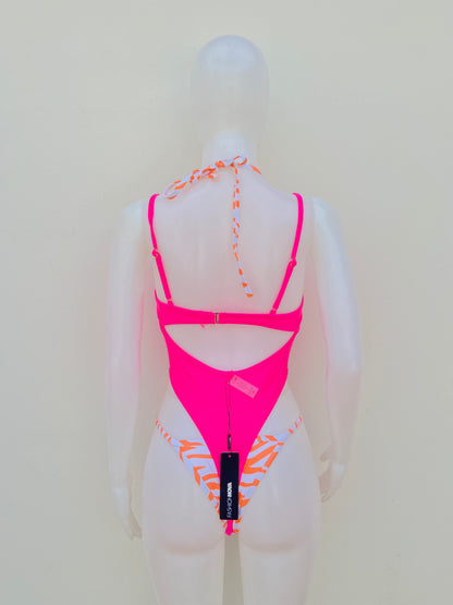 Biquini, de una pieza  rosado con naranja.