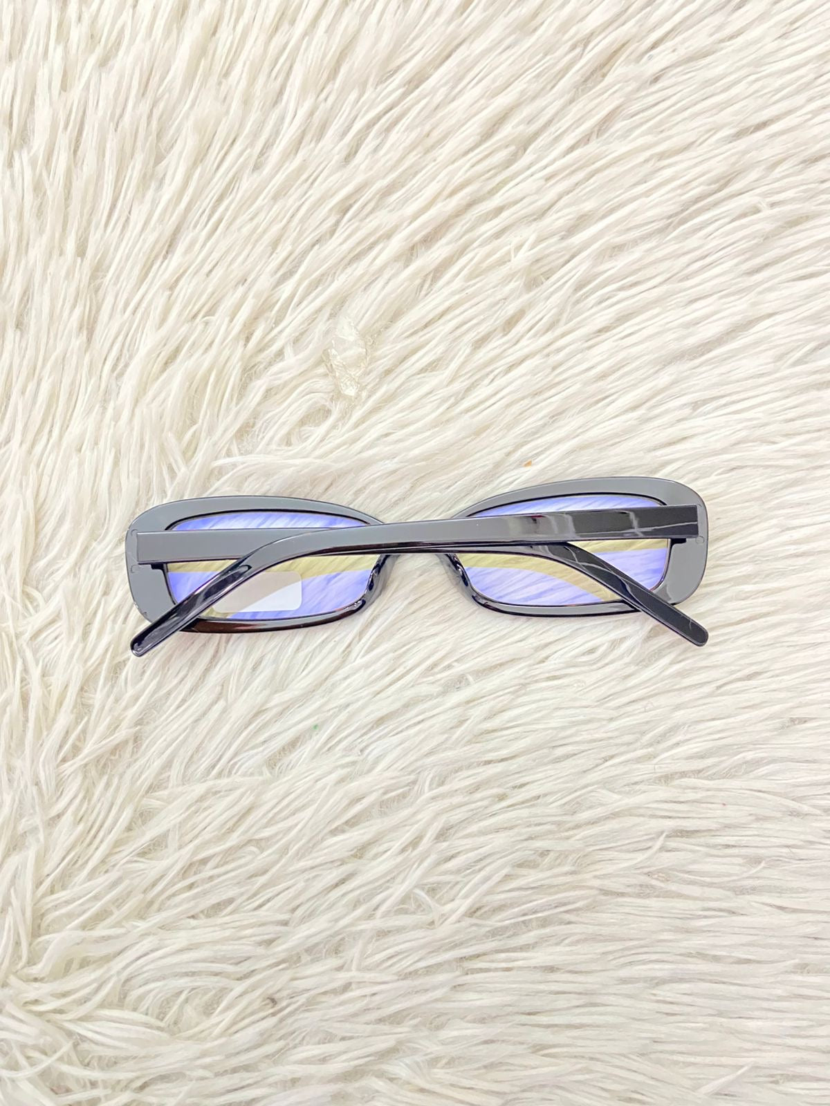 Lentes negros con montura negra, micas azules