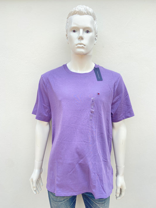 T-shirt TOMMY HILFIGER original, morado liso con pequeño logotipo al lado.