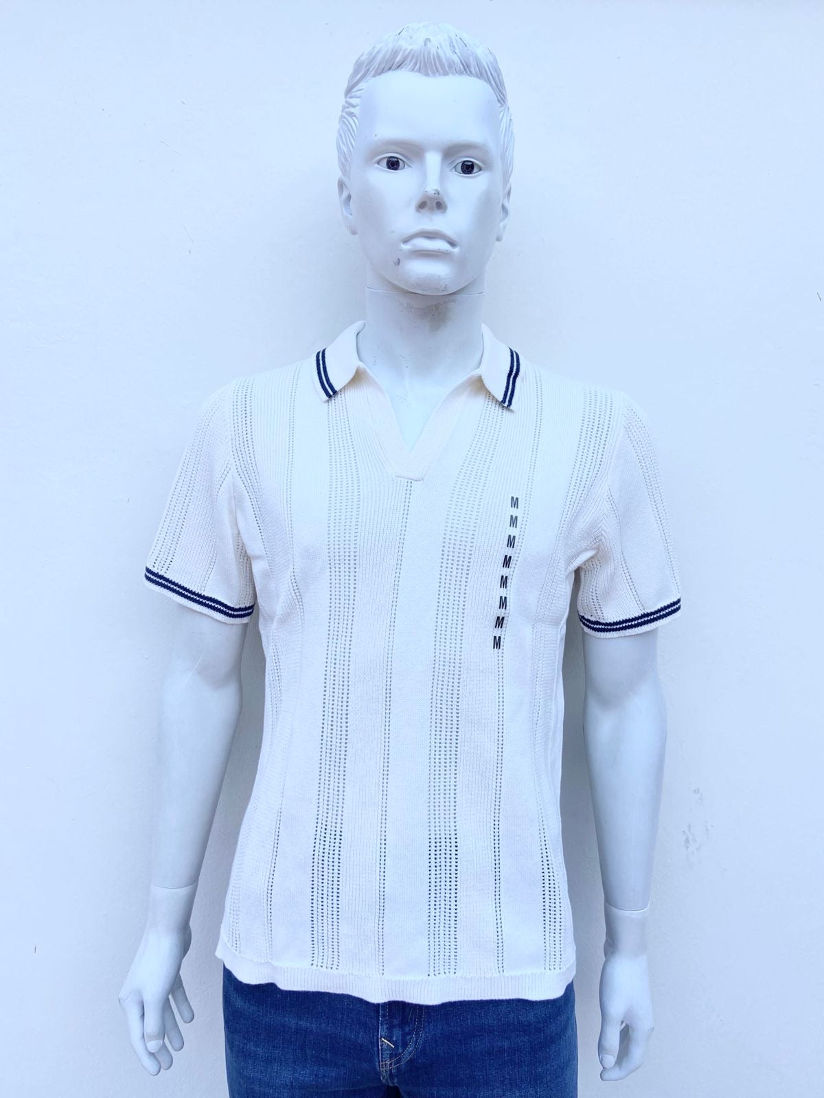 Polocher / Sueter 55% algodón AEROPOSTALE  Original de mayas en color blanco/crema con lineas en el cuello y mangas en color azul marino.