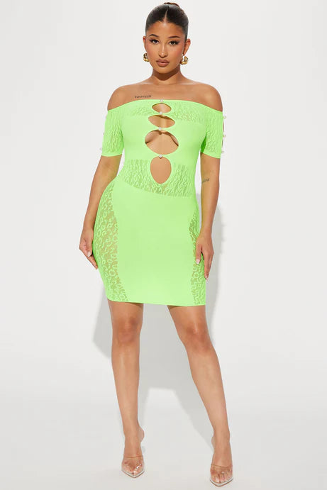 Vestido verde Neón con abierto en frente.