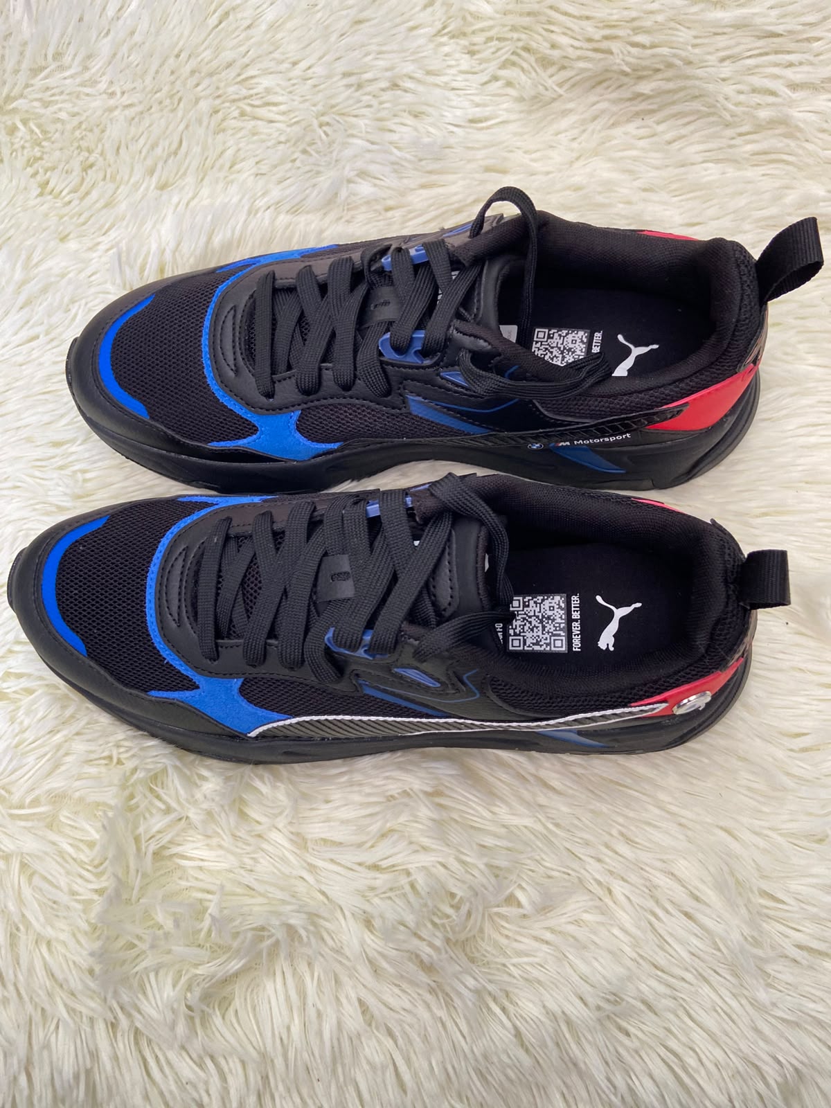 Tenis PUMA X BMW MOTORSPORT original, negro con azul y detalles en color rojo.