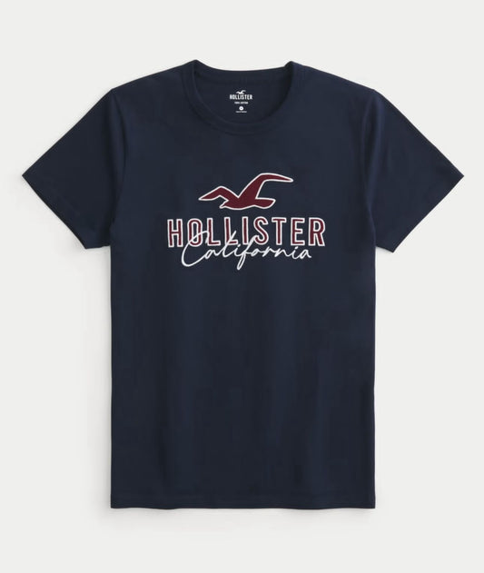 T-shirt Hollister original, azul marino con logo en el frente en colores rojo y blanco.
