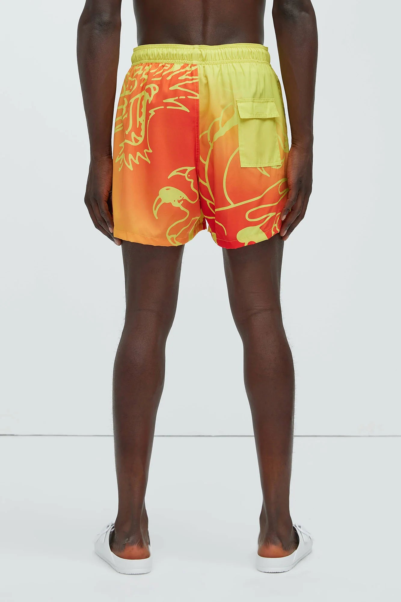 Bañador/Baggy, ED HARDY original amarillo con naranja y estampado de un dragón.