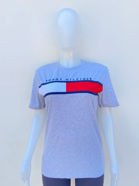 T-shirt Tommy hilfiger Original en color gris con banda y letra de la marca al frente