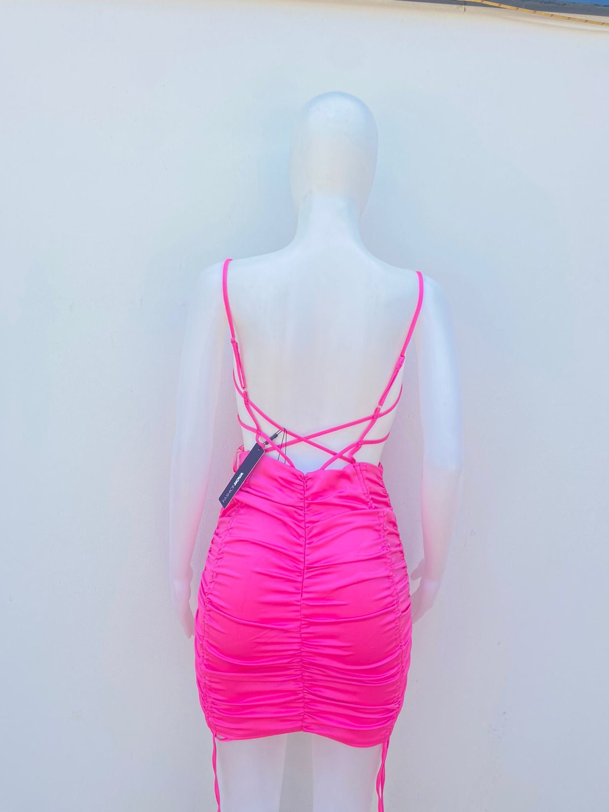 Vestido Fashion Nova original rosado con lazos ajustables.