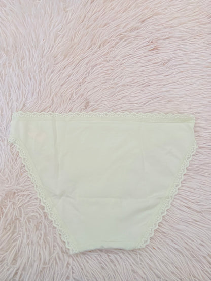 Panti VICTORIA’S SECRET original verde pistacho con estampado de conejo en frente.