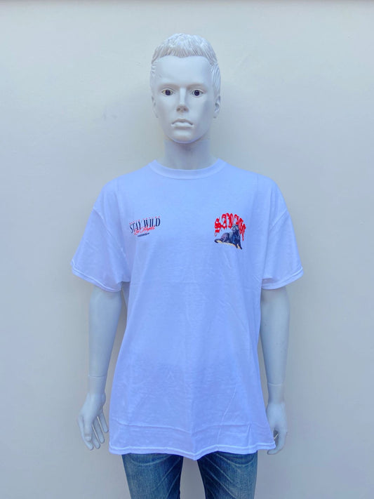 T-shirt blanco con un leopardo al frente y letras arriba SAVAGE Y ROGUE NATURE STAY WILD LOS ANGELES