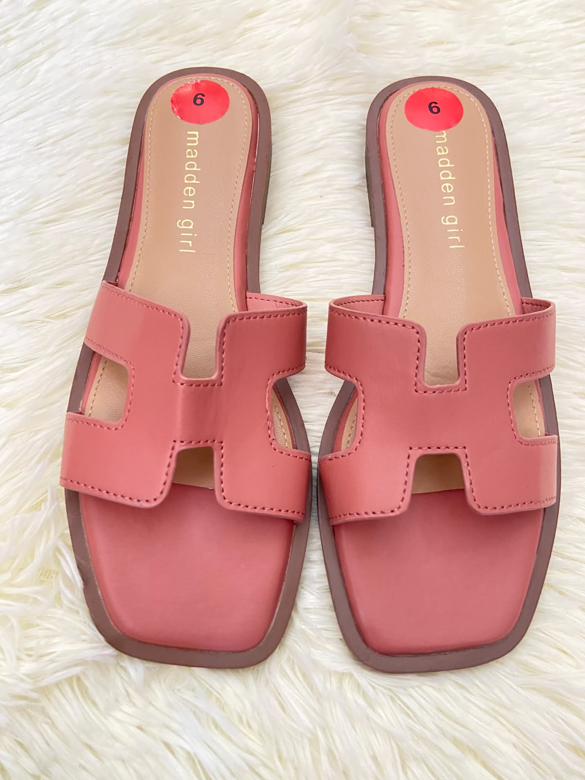Sandalias MADDEN GIRL original, color rosado zapote ( mauve ) con marron, estilo clásico.