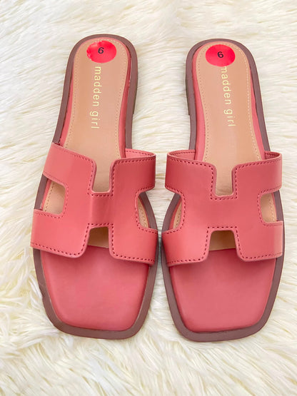 Sandalias MADDEN GIRL original, color rosado zapote ( mauve ) con marron, estilo clásico.