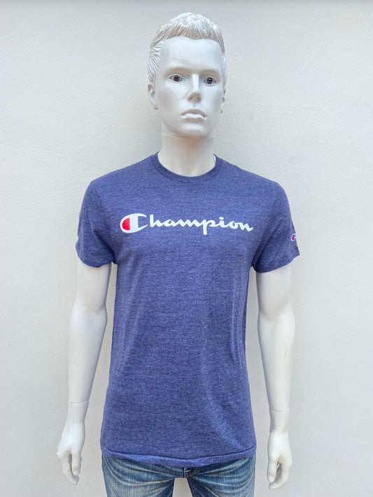 T-shirt CHAMPION original, azul marino con letras de la marca en color blanco.