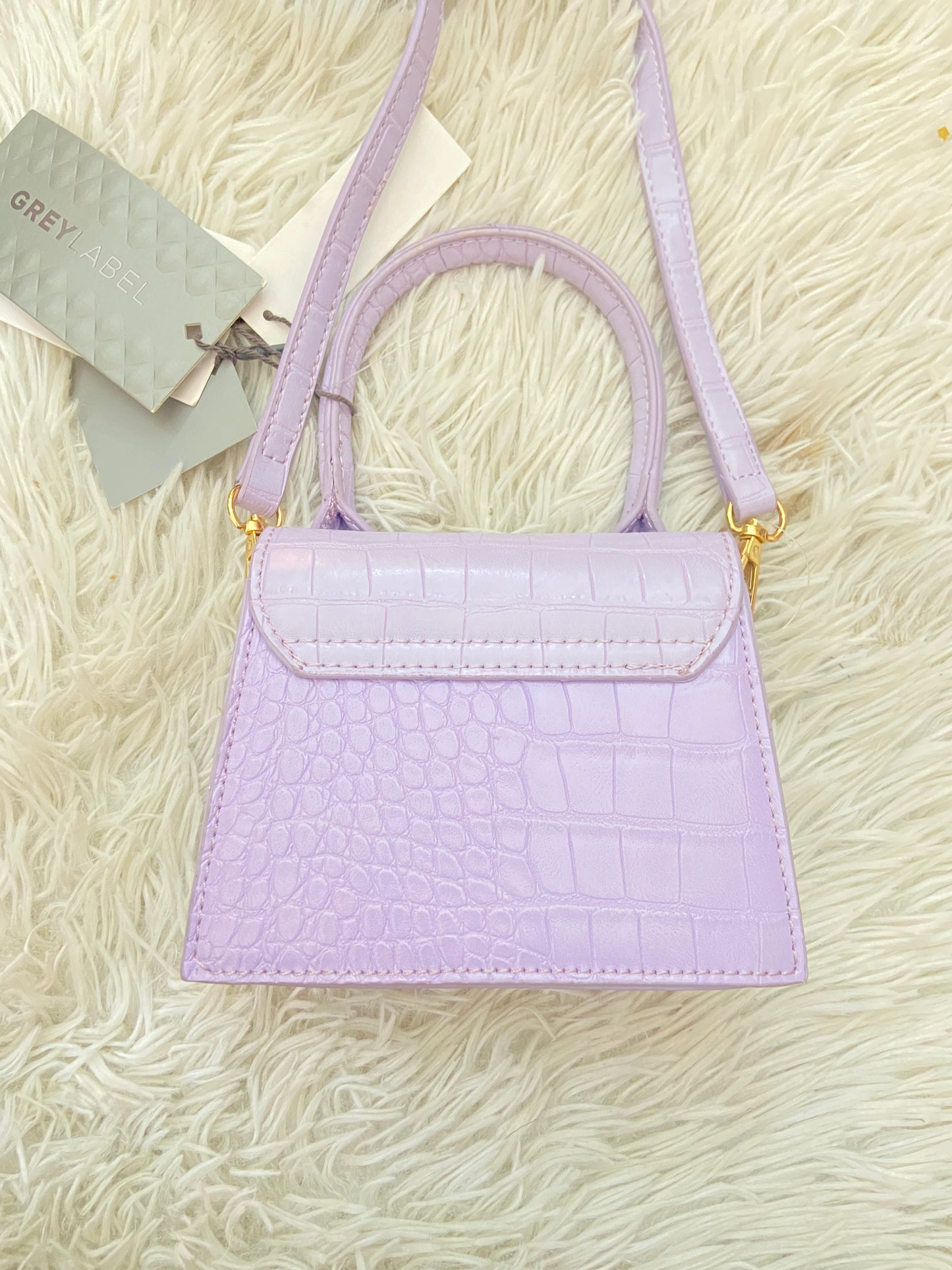 Cartera/ Crossbody GREYLABEL original morado lila ( lavanda ), pequeña con lazo adicional.