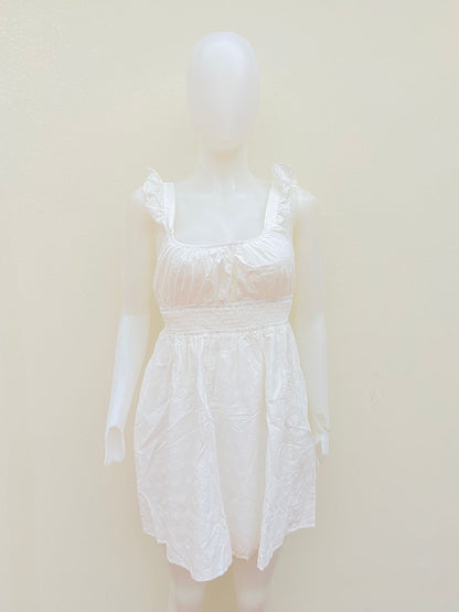 Vestido HAUTE MONDE original, blanco con vuelos en las magas y bordado de flores.