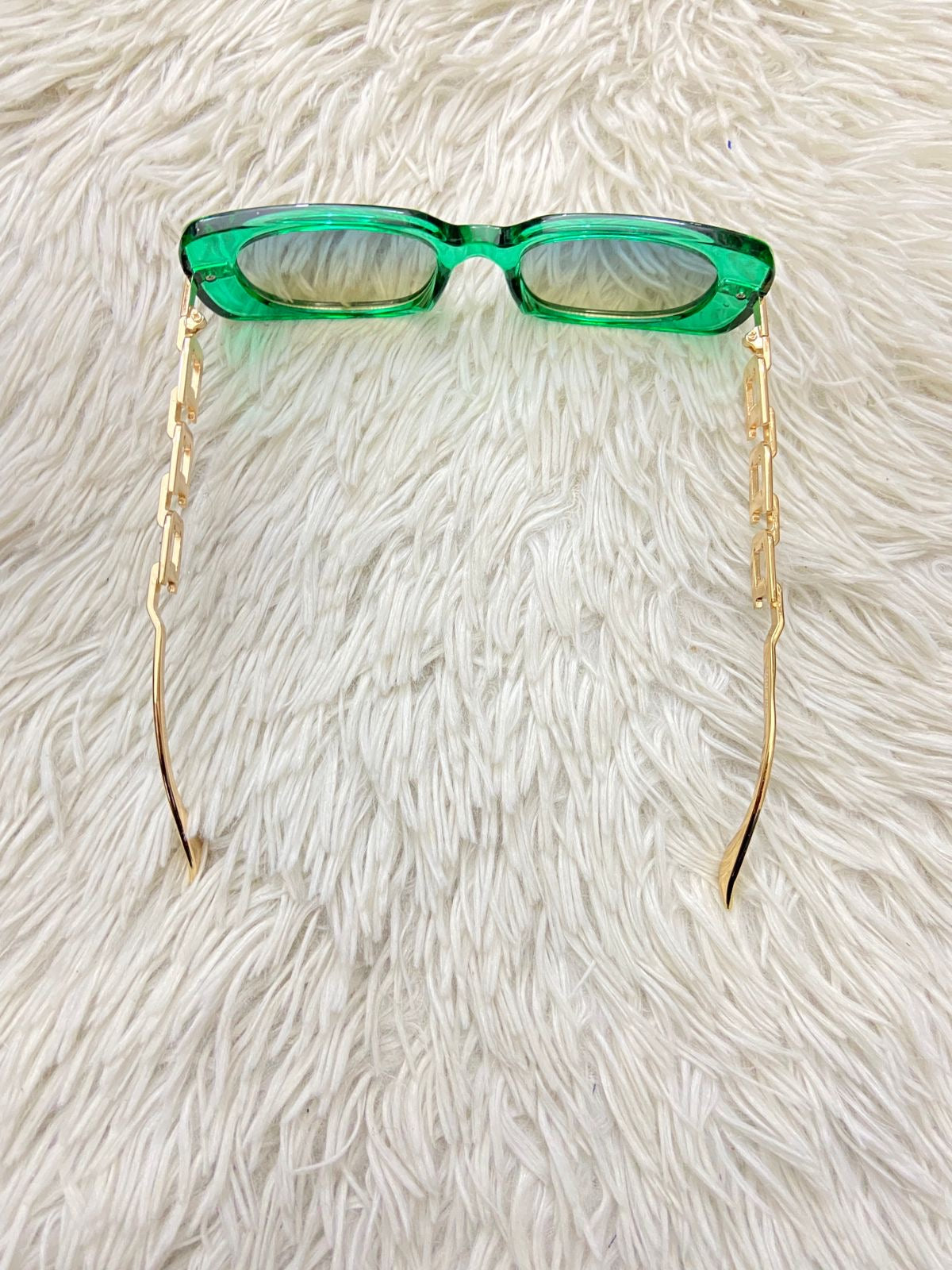 Lentes Fashion Nova original, verde con diseño de cadena tejida en dorado, cuadrados.