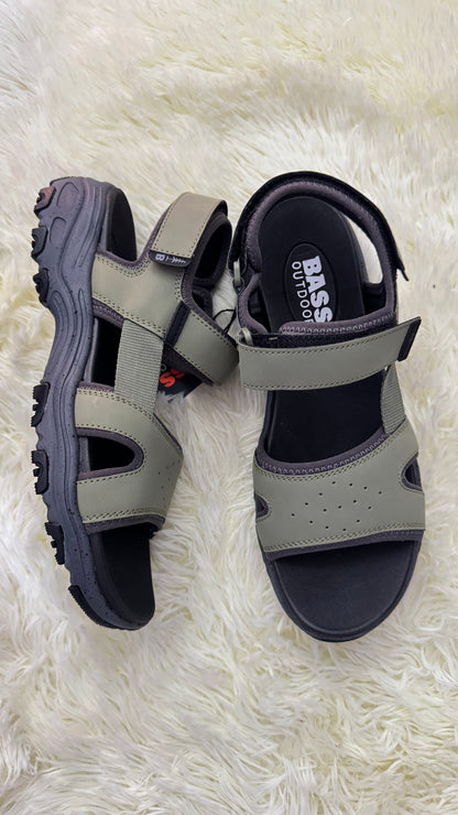 Sandalias BASS OUTDOOR original, Verde Olivia. Diseño ergonómico, suela resistente y ajuste seguro.