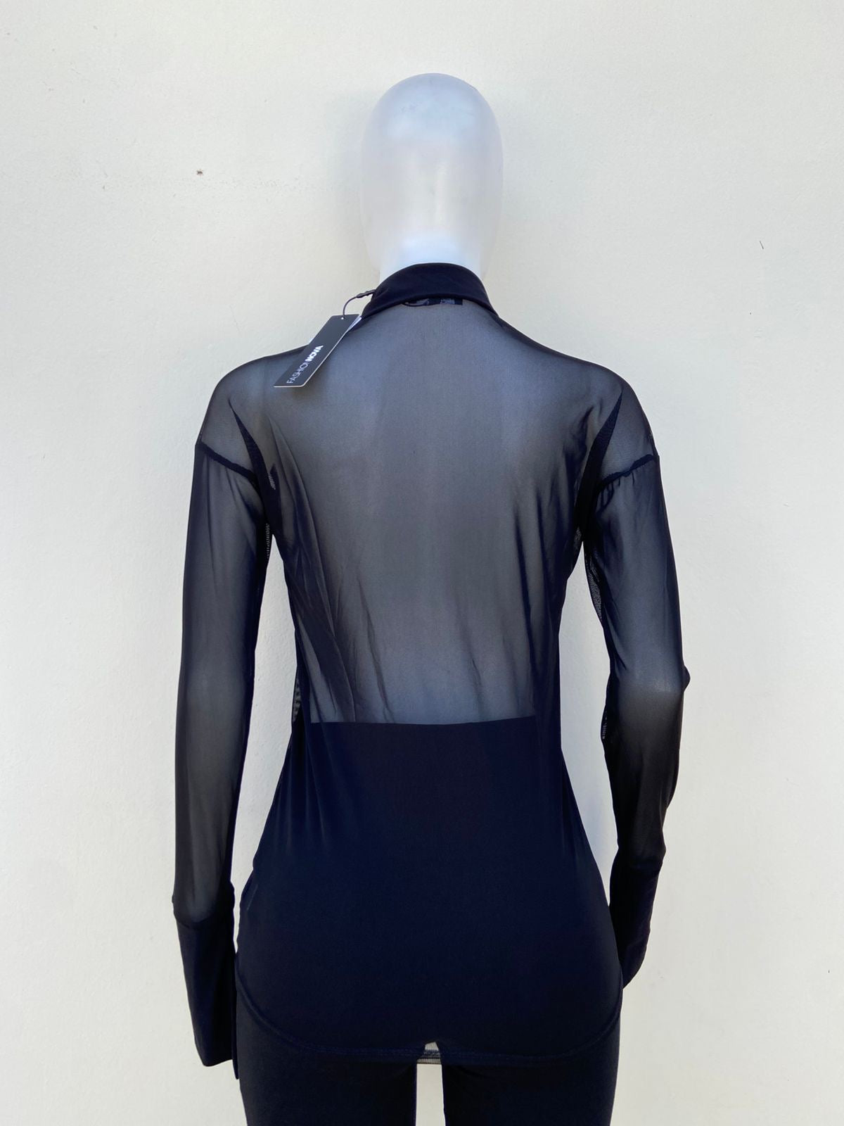 Camisa/ top, negro con transparente y botones en frente.