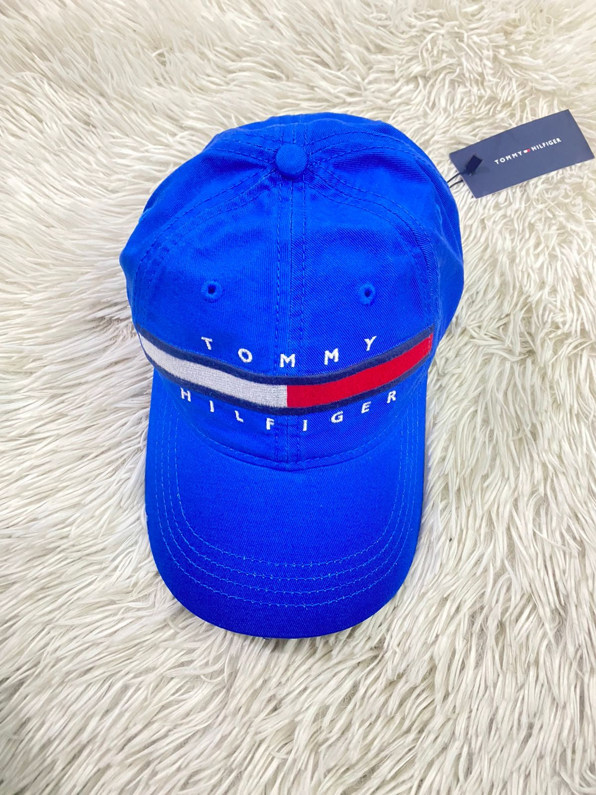 Gorra Tommy Hilfiger original azul royal con banda Tommy Hilfiger en blanco.