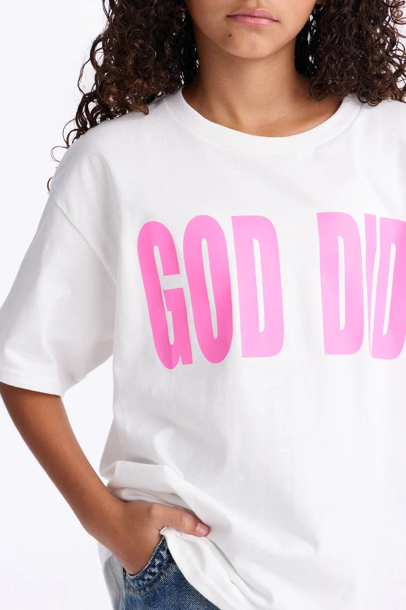 T-shirt, blanco con letras GOD DID en rosado ( Dios lo hizo ).