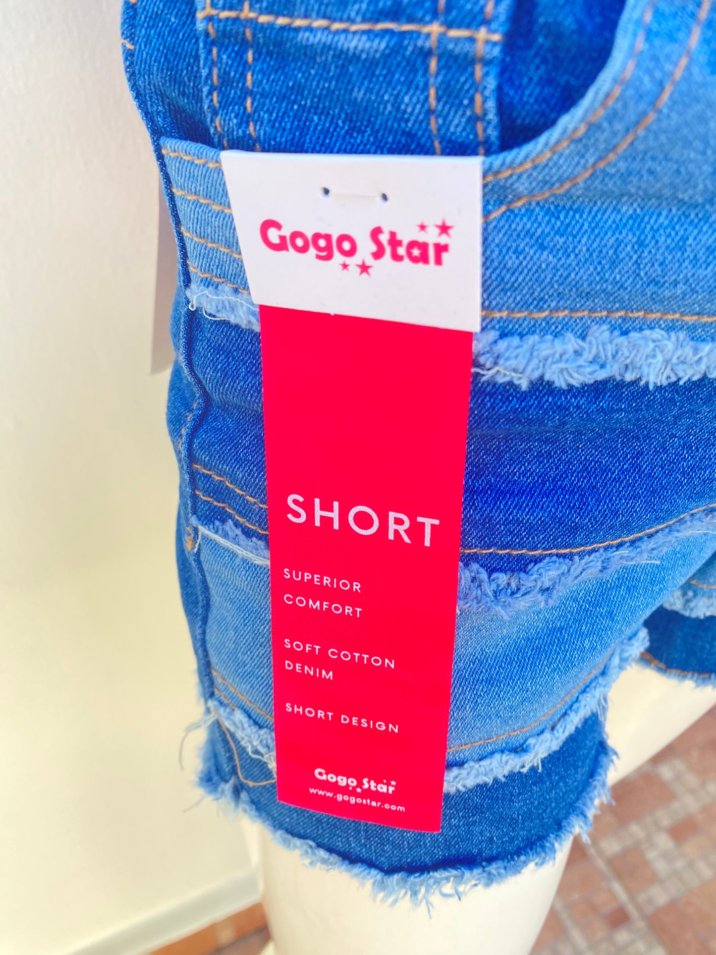 Short Gogo star original con varios tonos azul y ruedo destruido