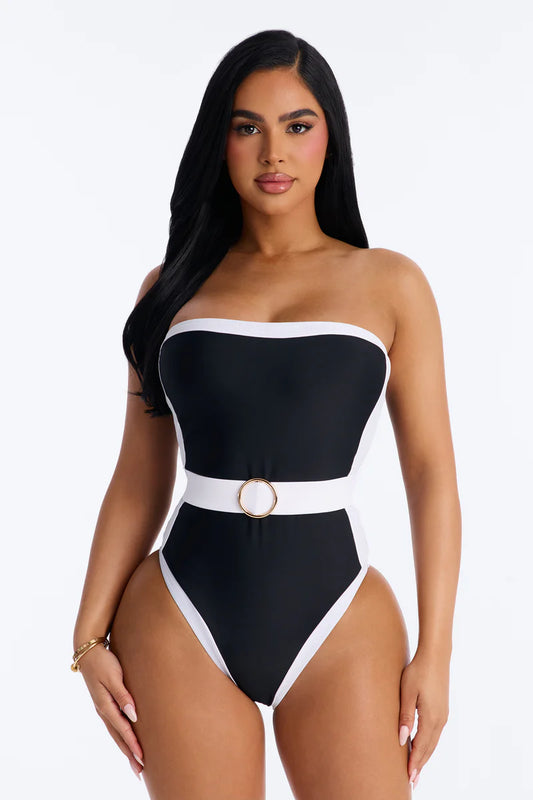 Biquini, negro con blanco y cinturón blanco, strapless, 1 pieza.