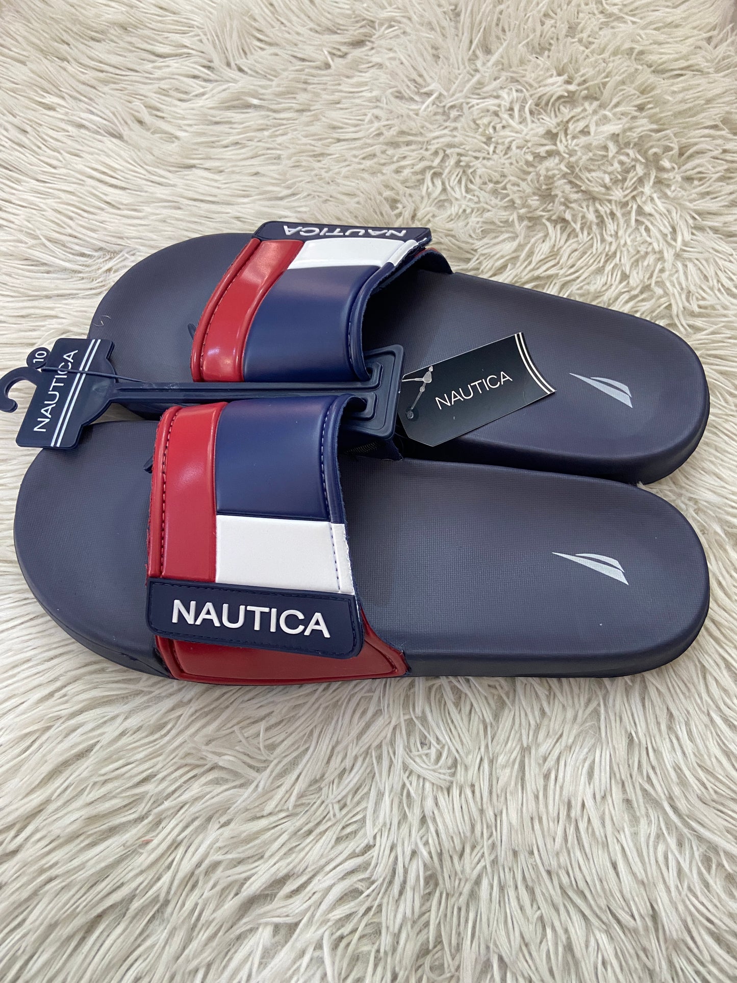 Sandalias Nautica original azul marino con rojo, blanco y azul, letras NAUTICA en blanco.