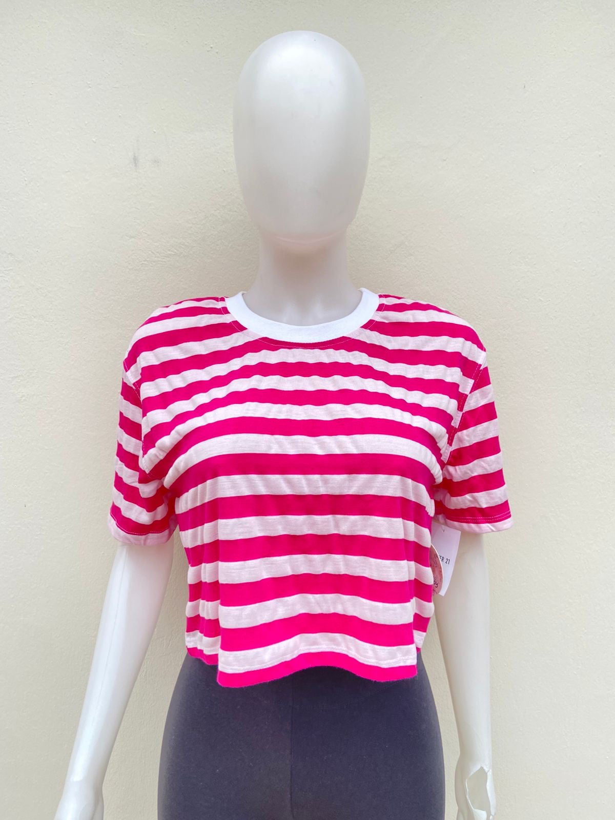 Top Forever 21 original, blanco con rayas en color rosado.