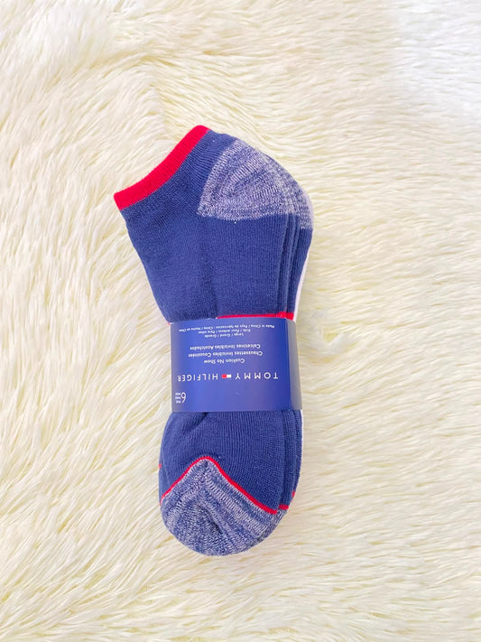 Medias TOMMY HILFIGER original, azul marino con letras TH 85 en rojo y blanco.