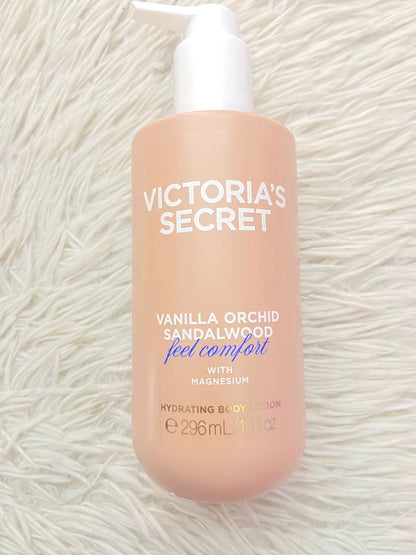 Crema Victoria’s Secret Original, Vainilla Orchid enriquecida con Magnesio, Manteca de Karité y Aceite de Coco para un cuidado completo de tu piel.